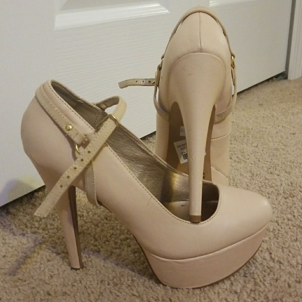 Charlotte Russe size 8 heels